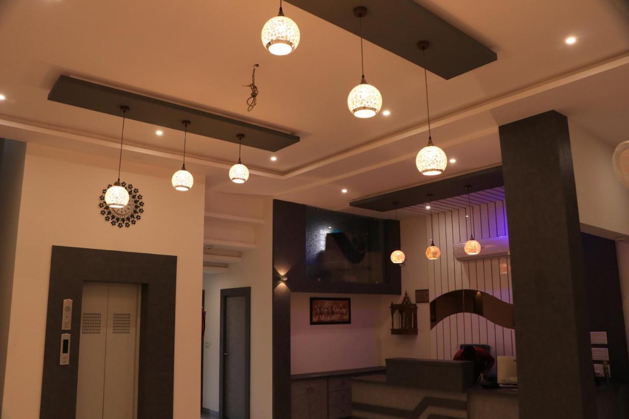 Hotel Viraj Residency 부지 외부 사진