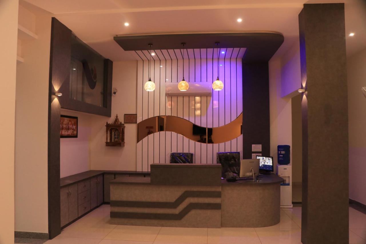 Hotel Viraj Residency 부지 외부 사진