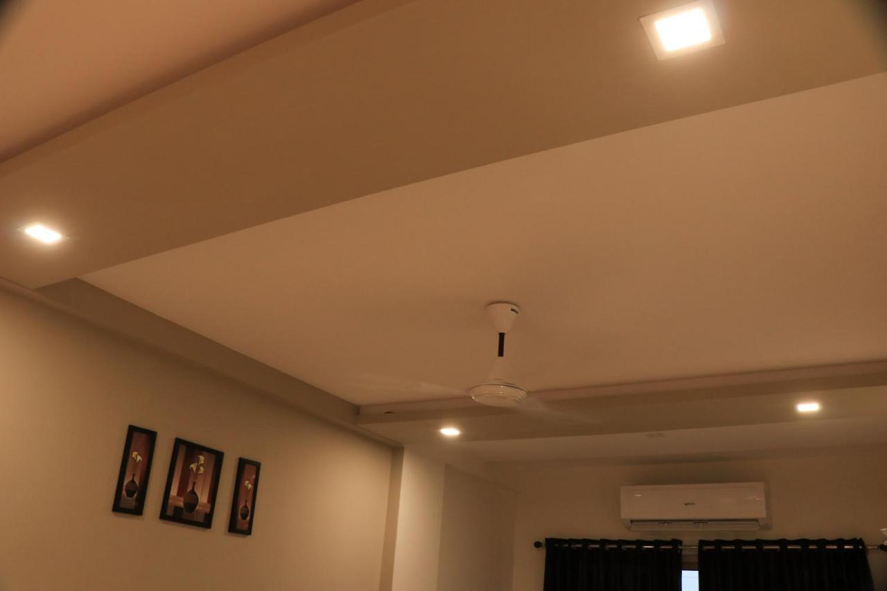 Hotel Viraj Residency 부지 외부 사진