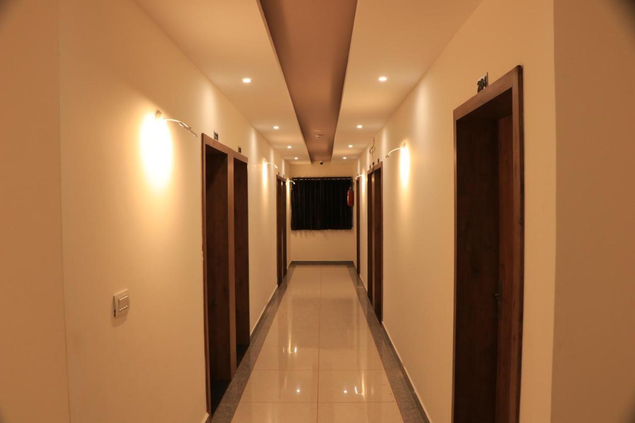 Hotel Viraj Residency 부지 외부 사진
