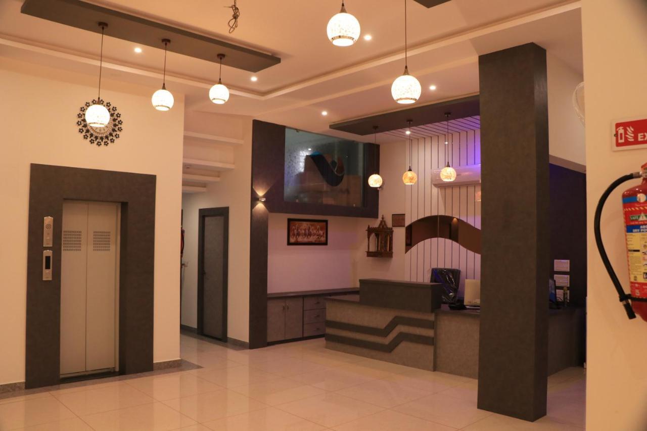 Hotel Viraj Residency 부지 외부 사진