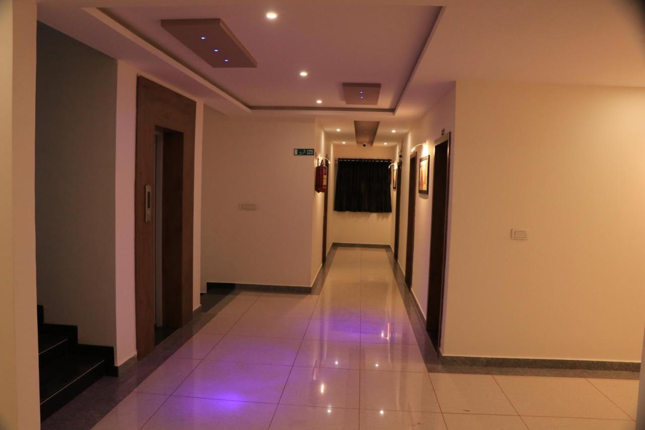 Hotel Viraj Residency 부지 외부 사진