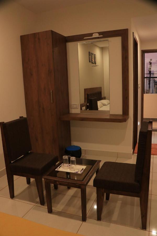 Hotel Viraj Residency 부지 외부 사진