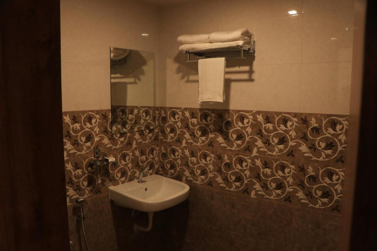 Hotel Viraj Residency 부지 외부 사진