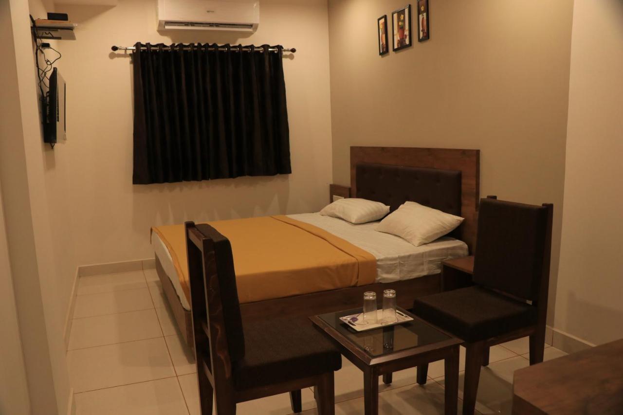 Hotel Viraj Residency 부지 외부 사진